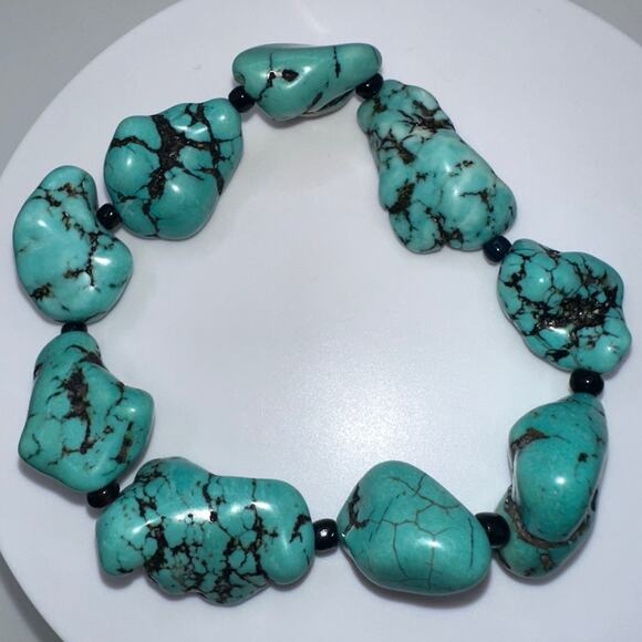 Chunky dyed howlite turquoise semiprecious beads beaded stretchy 8" bracelet - Picture 2 of 6